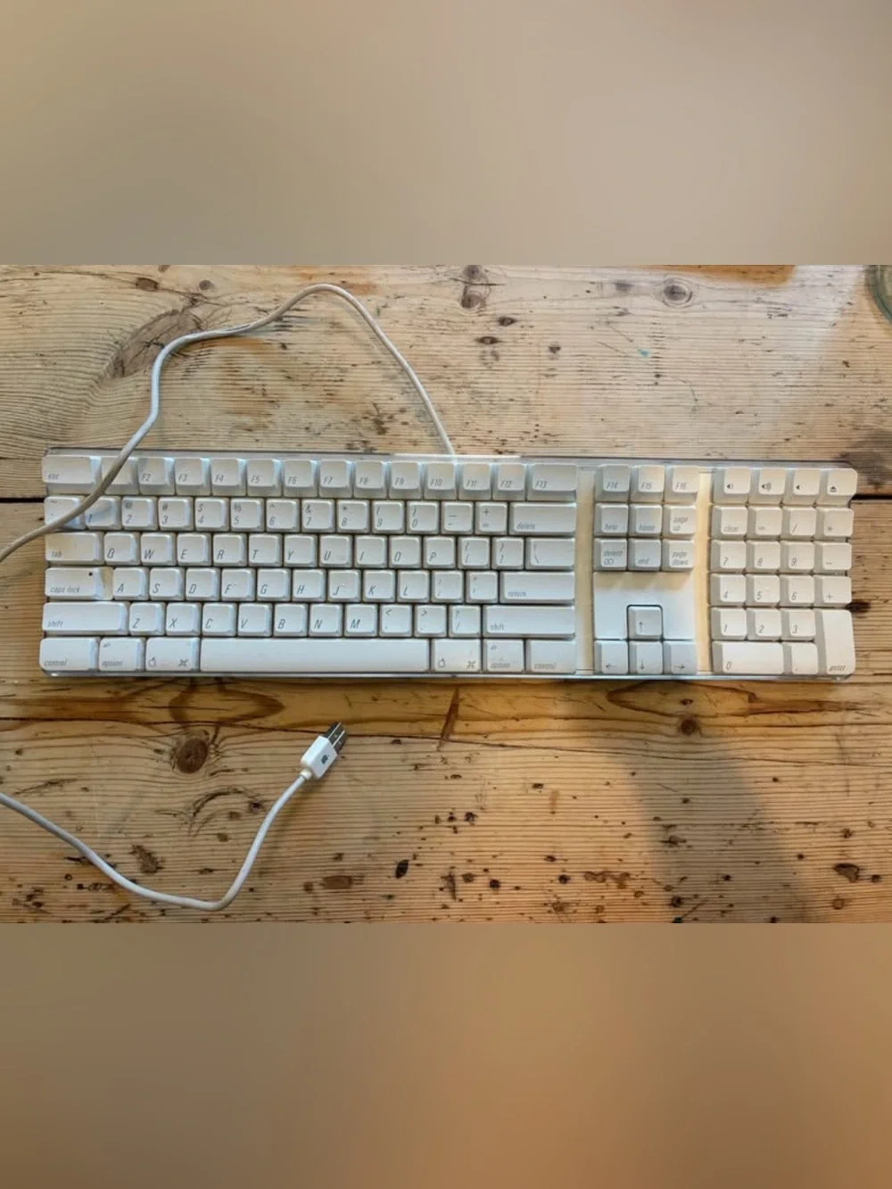 Vintage Apple A1048 wired usb chord keyboard